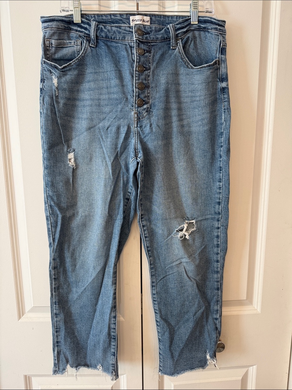Button-Front Distressed Cropped Jeans in Light Blue